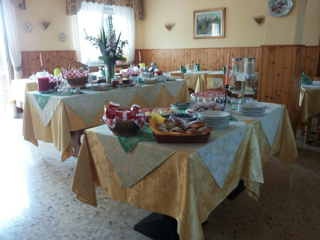 Hotel Serena Spiazzi Di Caprino Exteriér fotografie